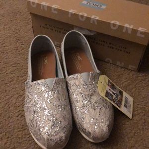 Toms Classic Silver Lace Glitz- size 9